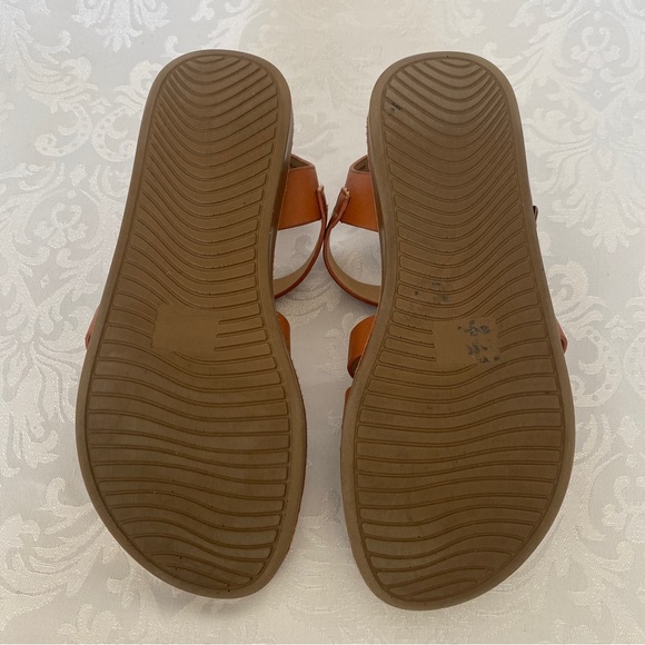 Girls Sandals Natural Brown strap with buckle. Flat bottom - Picture 5 of 6